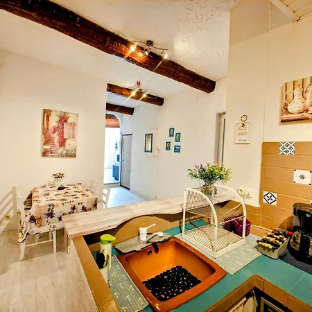 St Joseph - Great Flat - Old Town For 4 דירה ניס