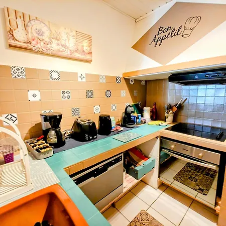 St Joseph - Great Flat - Old Town For 4 דירה